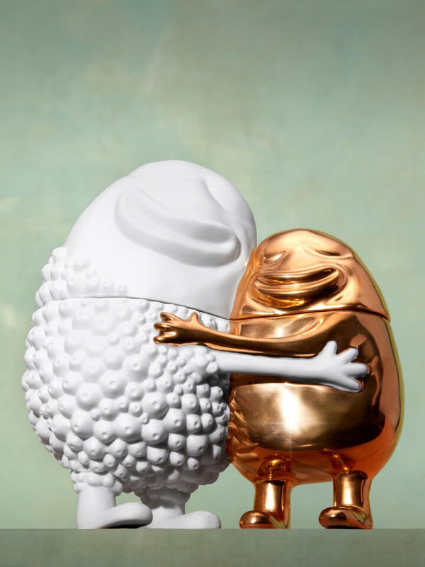 Porcelaine and gold figurine box
