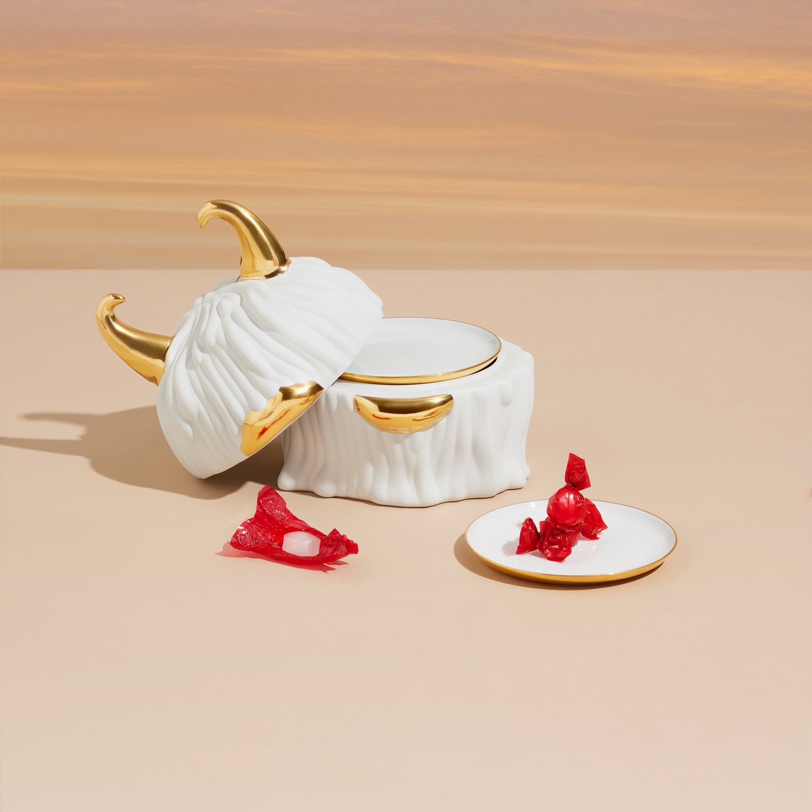 Haas Lynda Box + Plates - White - Luxury Plate Box - L'OBJET