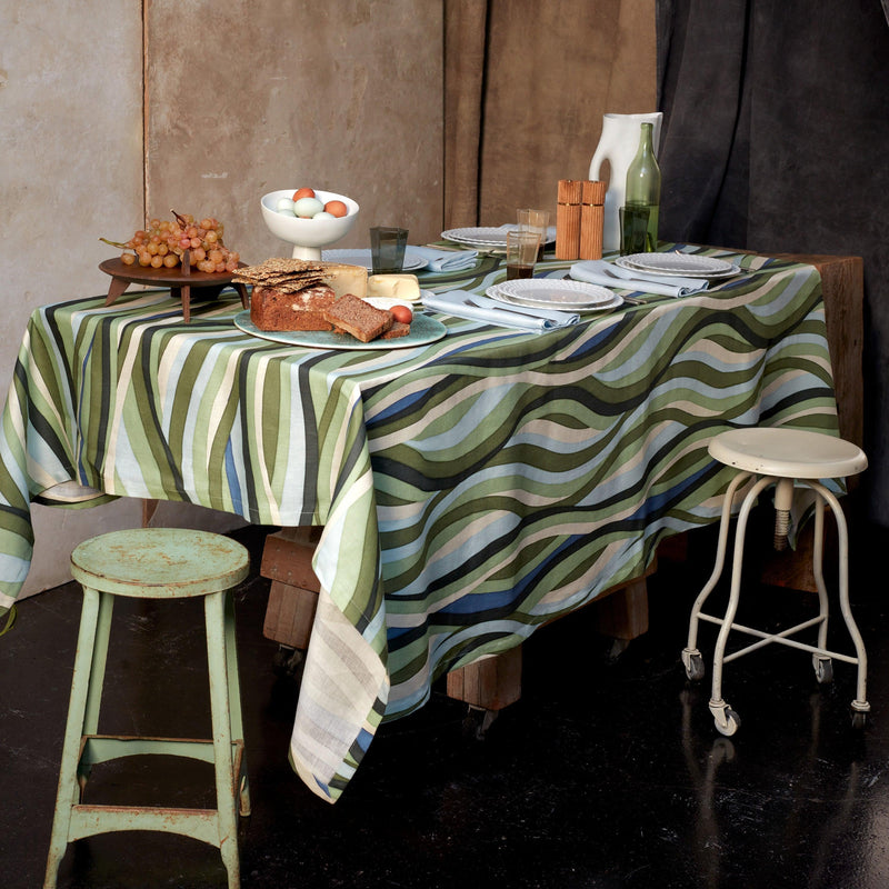 https://www.l-objet.com/cdn/shop/files/linen-sateen-landscape-tablecloth-blue-green-l-objet-4_800x.jpg?v=1692015253