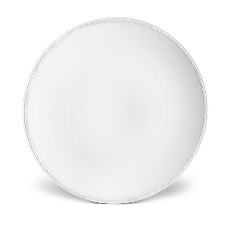 Soie Tresse Charger in White - Classic Yet Modern Design Made of Porcelain Creates a Contemporary Look on an Ancient Shape